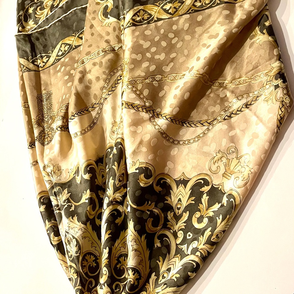 Silk scarf with beautiful design chains gold olive - Picture 7 of 7